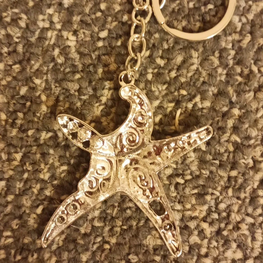 Starfish silver tone keychain with bling